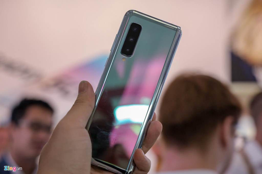 Chi tiết Galaxy Fold bản hoàn thiện - trải nghiệm lạ, hết lỗi màn hình